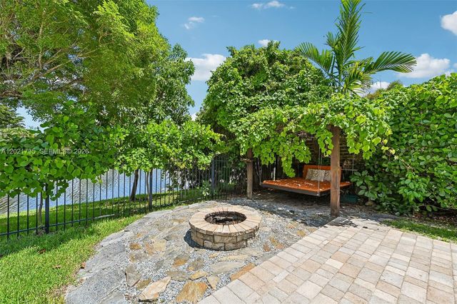 483 NW 107th Ave, Coral Springs, FL 33071