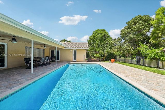 483 NW 107th Ave, Coral Springs, FL 33071