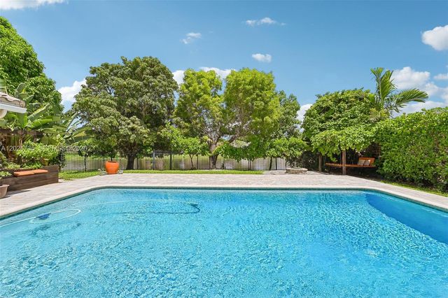 483 NW 107th Ave, Coral Springs, FL 33071