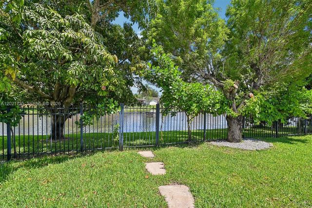 483 NW 107th Ave, Coral Springs, FL 33071