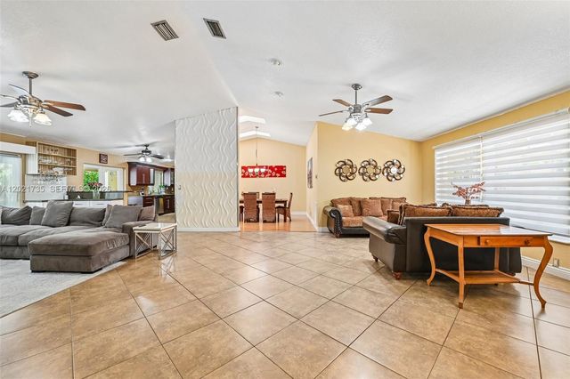 483 NW 107th Ave, Coral Springs, FL 33071