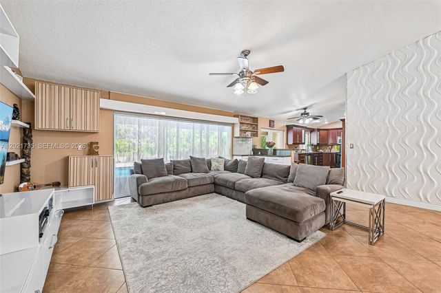 483 NW 107th Ave, Coral Springs, FL 33071
