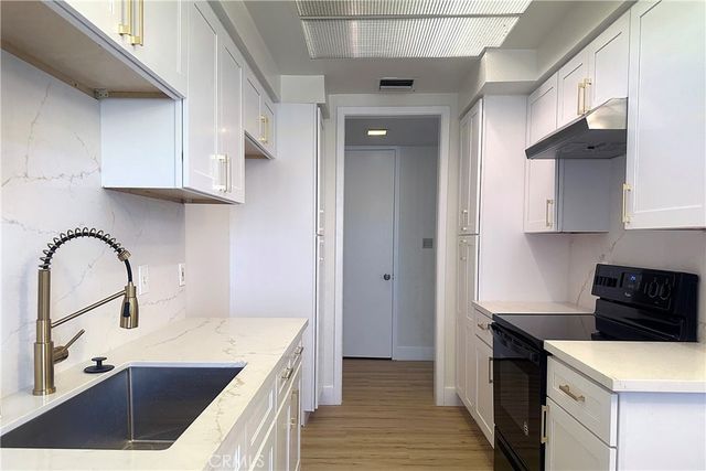 14530 Benefit 102, Sherman Oaks, CA 91403