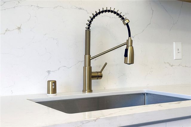 14530 Benefit 102, Sherman Oaks, CA 91403