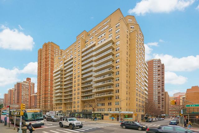 305 E 24th St Apt 8H, New York City, NY 10010