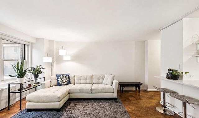 305 E 24th St Apt 8H, New York City, NY 10010
