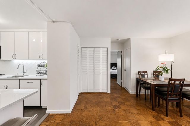 305 E 24th St Apt 8H, New York City, NY 10010