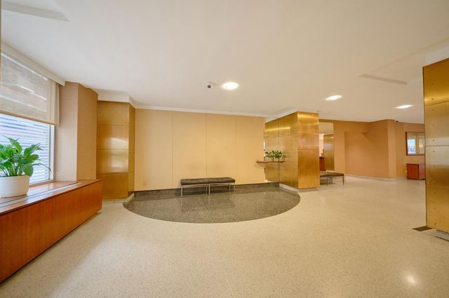 305 E 24th St Apt 8H, New York City, NY 10010