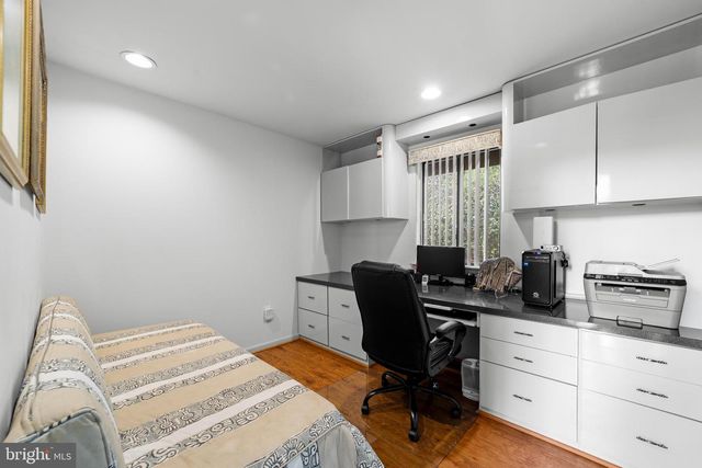 1032 RED OAK DR, Cherry Hill, NJ 08003