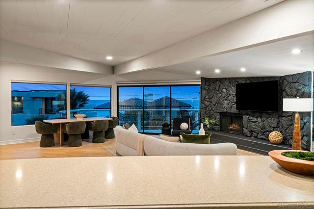 5567 Calumet Ave, La Jolla, CA 92037