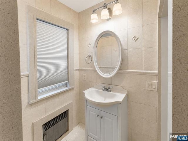 72 Rosedale Avenue, Elmwood Park, NJ 07407