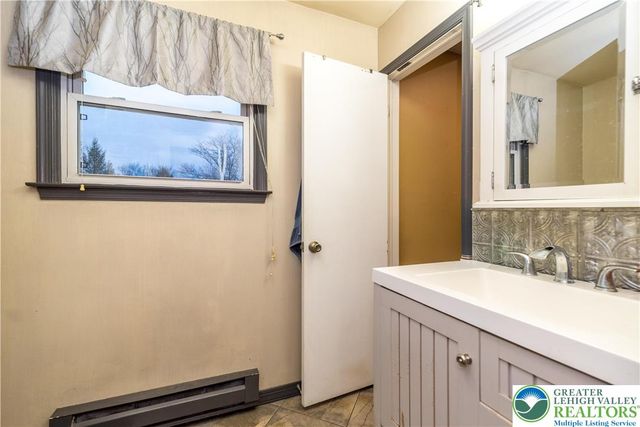 2152 Amlisa Road, Moore Twp, PA 18064