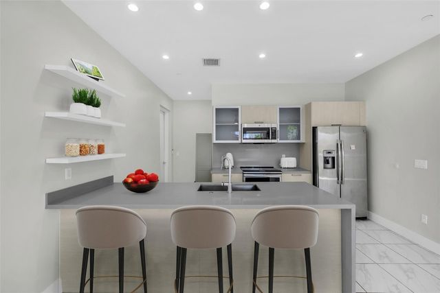 1025 NE 18th Avenue 103, Fort Lauderdale, FL 33304