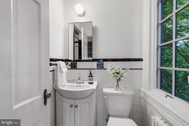 3306 CATHEDRAL AVE NW, Washington, DC 20008
