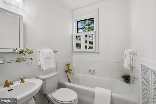 3306 CATHEDRAL AVE NW, Washington, DC 20008