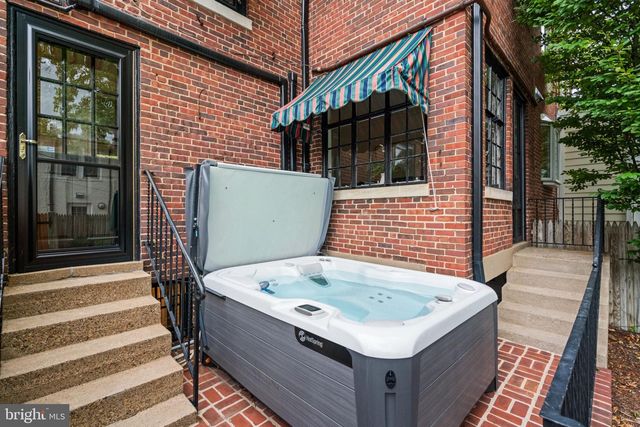 3306 CATHEDRAL AVE NW, Washington, DC 20008