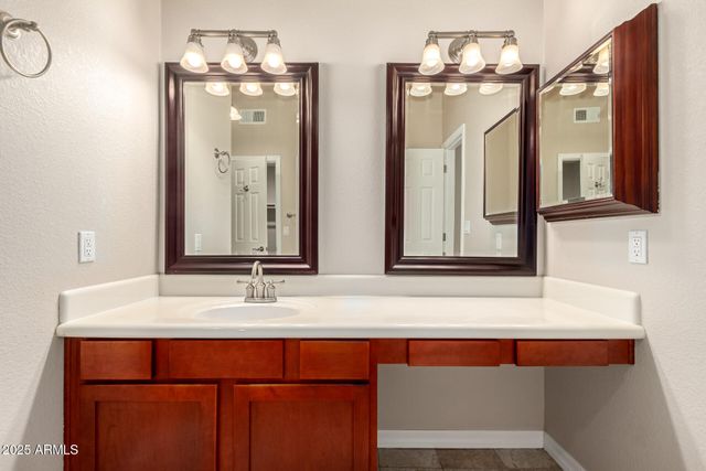 502 E Topeka Drive, Phoenix, AZ 85024