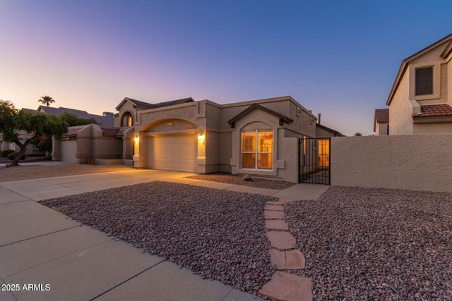 502 E Topeka Drive, Phoenix, AZ 85024