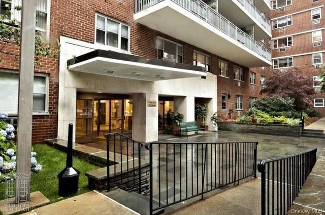 52-40 39 Avenue 4U, Woodside, NY 11377