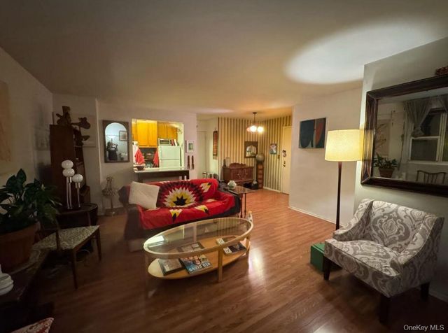 52-40 39 Avenue 4U, Woodside, NY 11377