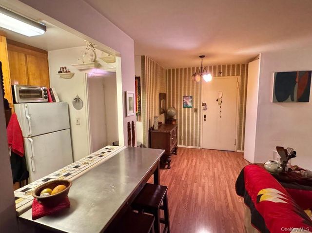 52-40 39 Avenue 4U, Woodside, NY 11377