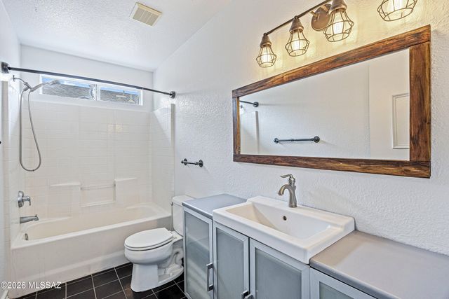 6078 N Raspberry Court, Tucson, AZ 85741