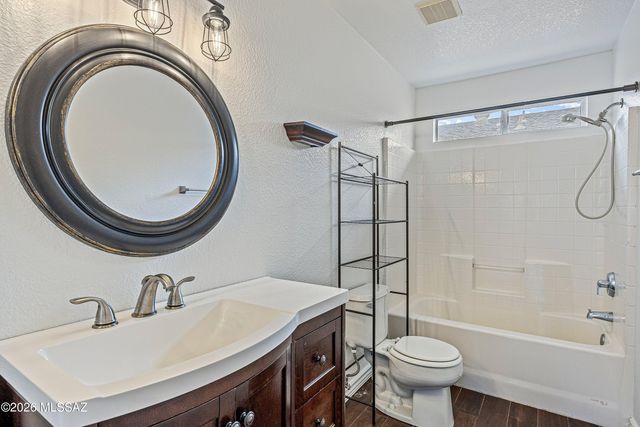 6078 N Raspberry Court, Tucson, AZ 85741