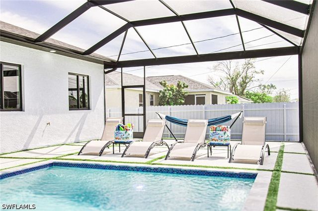 836 NE 6th PL, Cape Coral, FL 33909