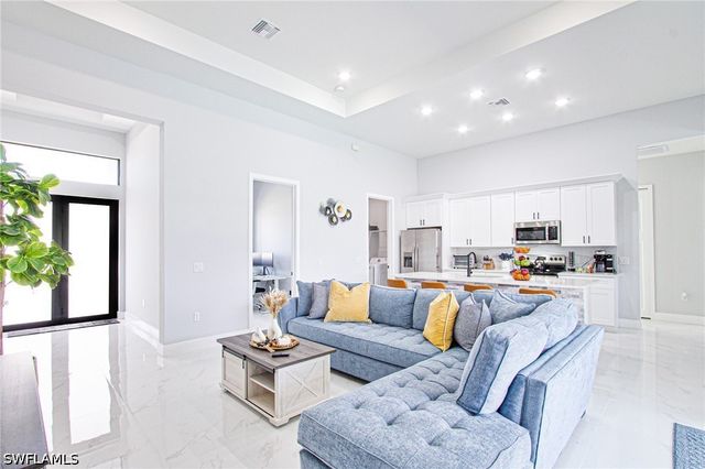 836 NE 6th PL, Cape Coral, FL 33909