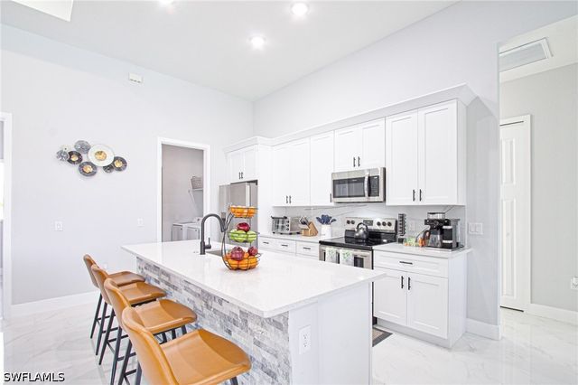 836 NE 6th PL, Cape Coral, FL 33909