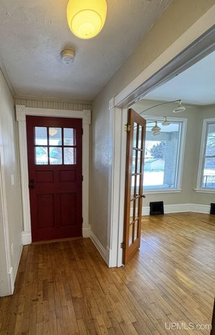 713 Iron Street, Norway, MI 49870