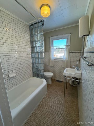 713 Iron Street, Norway, MI 49870