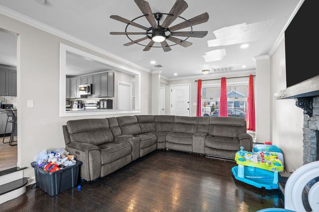 19 South Long Street, Johnston, RI 02919