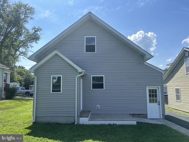 83 JACKSON ST, Paw Paw, WV 25434