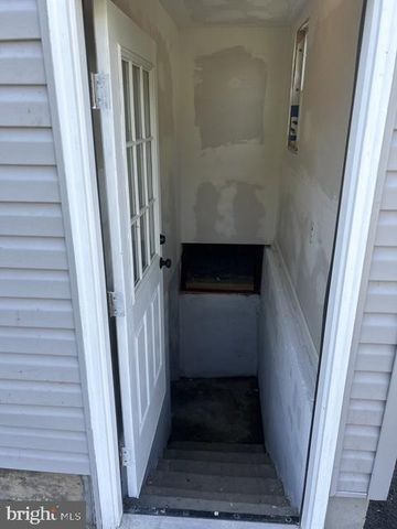 83 JACKSON ST, Paw Paw, WV 25434