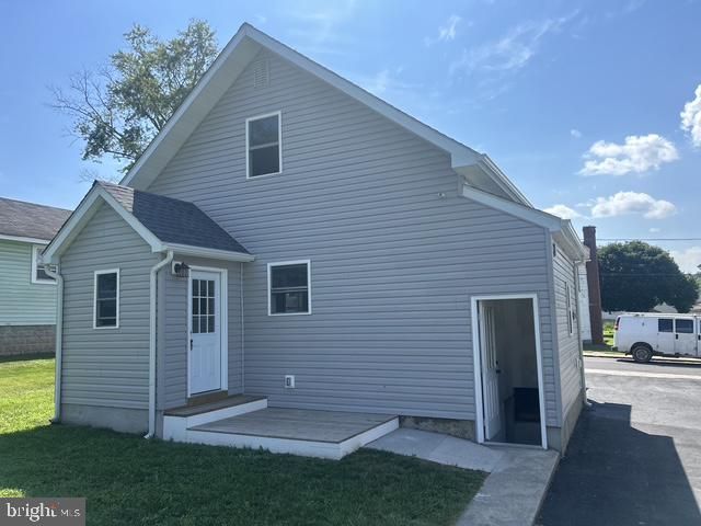 83 JACKSON ST, Paw Paw, WV 25434