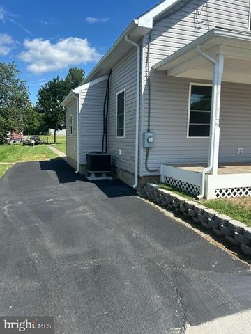 83 JACKSON ST, Paw Paw, WV 25434
