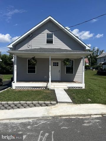 83 JACKSON ST, Paw Paw, WV 25434