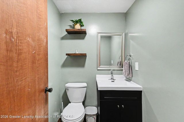 2609 Battle Creek Road, Charlotte, MI 48813