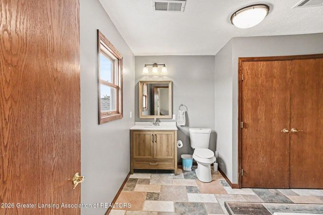 2609 Battle Creek Road, Charlotte, MI 48813