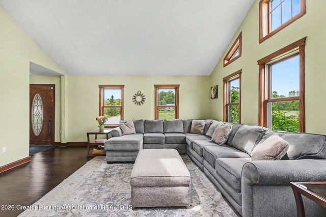 2609 Battle Creek Road, Charlotte, MI 48813