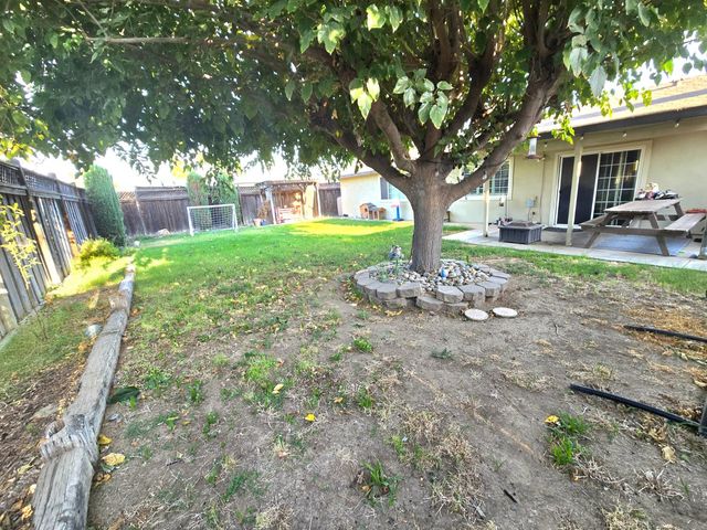 1364 Dove St, Los Banos, CA 93635
