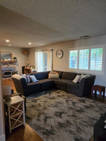 1364 Dove St, Los Banos, CA 93635