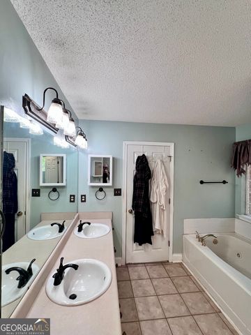 109 Quinelle Drive, Perry, GA 31069