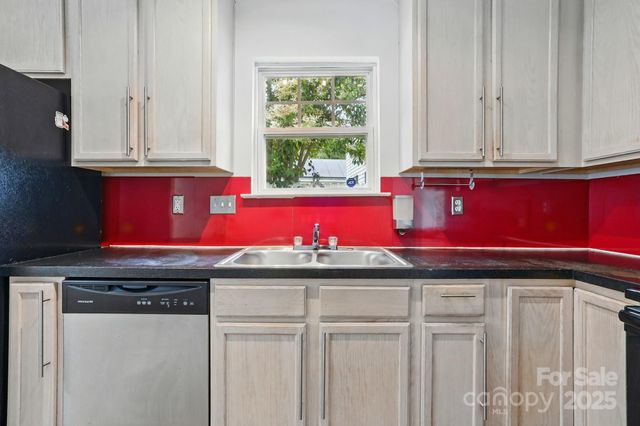 2723 Craddock Avenue, Charlotte, NC 28208