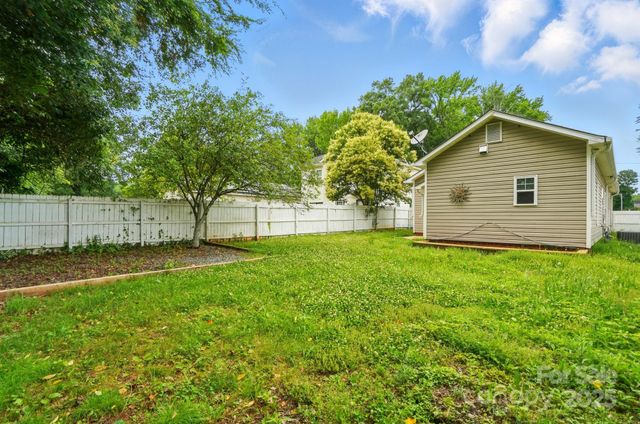 2723 Craddock Avenue, Charlotte, NC 28208