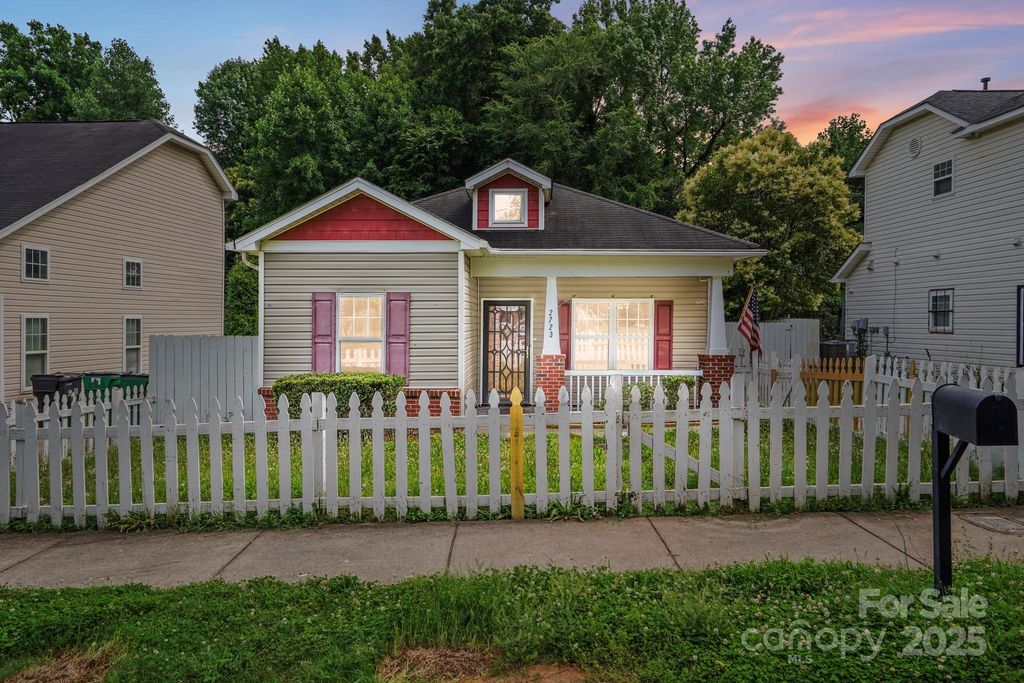 2723 Craddock Avenue, Charlotte, NC 28208