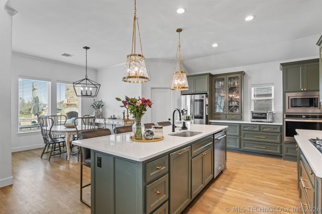 501 E 127th Place S, Jenks, OK 74037