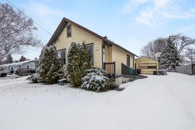 2206 ASHLAND STREET, Oshkosh, WI 54901