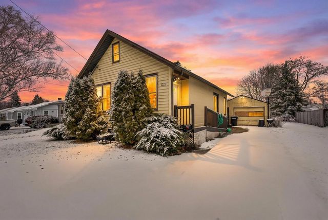 2206 ASHLAND STREET, Oshkosh, WI 54901